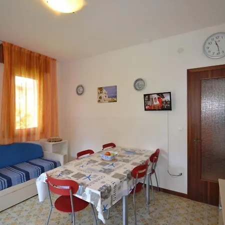 וילה Comfortable With Garden